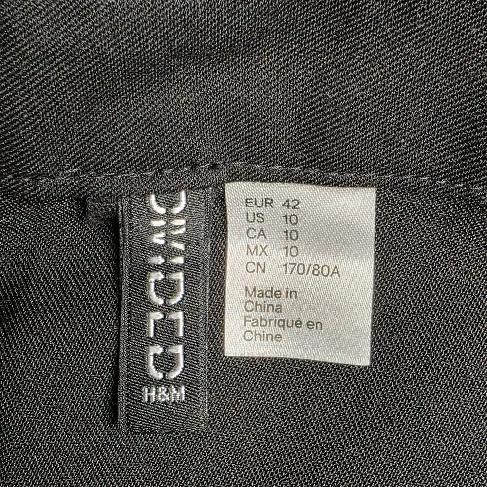 H&M Divided Women’s 10 Black Mini Straight Skirt Side Zip
